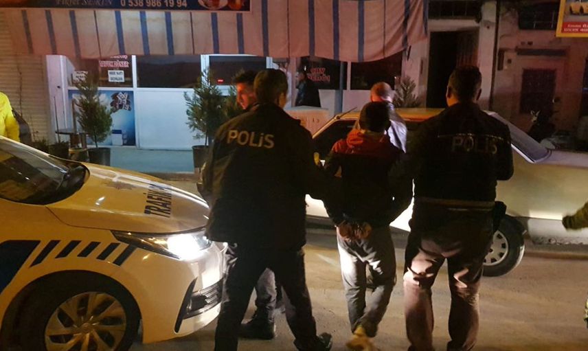 Arnavutköy'de Büyük Kovalamaca! Polis Ekipleri Kamyonet Şoförünü Vurarak Durdurabildi