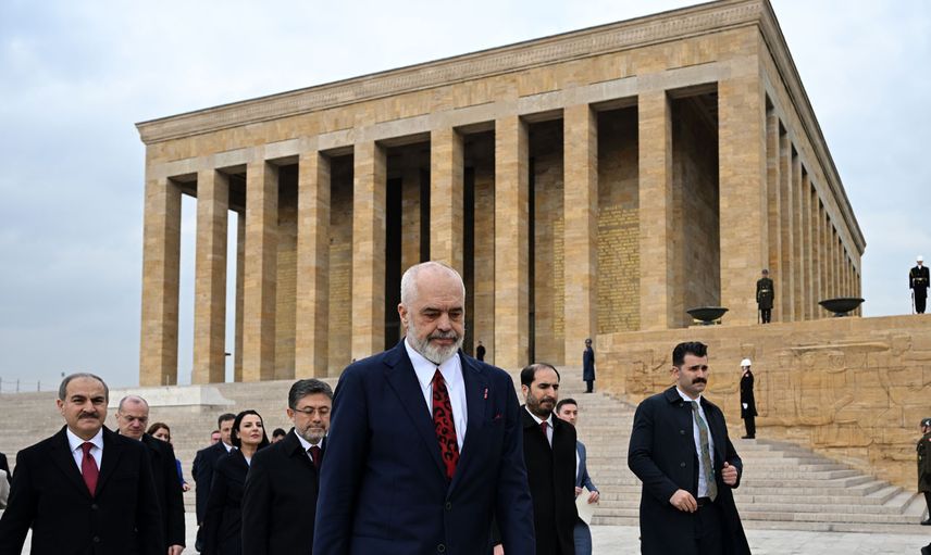 Arnavutluk Başbakanı Rama’nın ilk ziyaret adresi Anıtkabir oldu!
