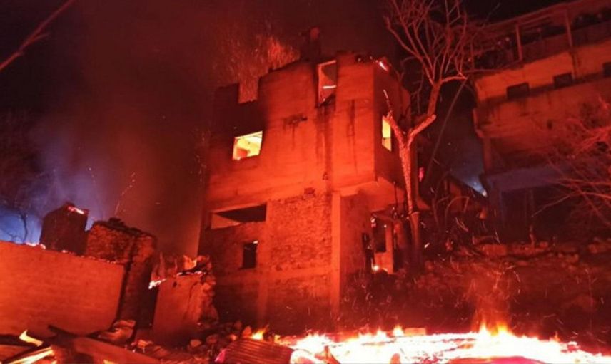 Artvin'de Korkutan Yangın! 4 Eve Sıçradı!