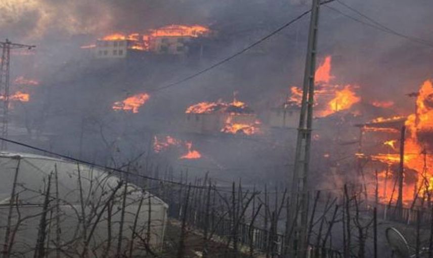 Artvin'de Yangın! 50'ye Yakın Ev Yanıyor