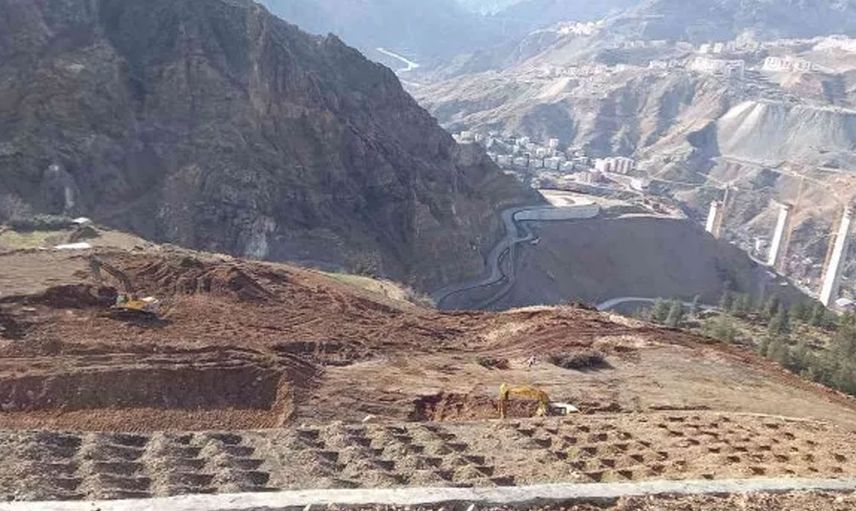 Artvin’de Yusufeli Barajı Çalışmaları Devam Ediyor: Belediye Mezarlarınızı Taşıyın Anonsu Yaptı