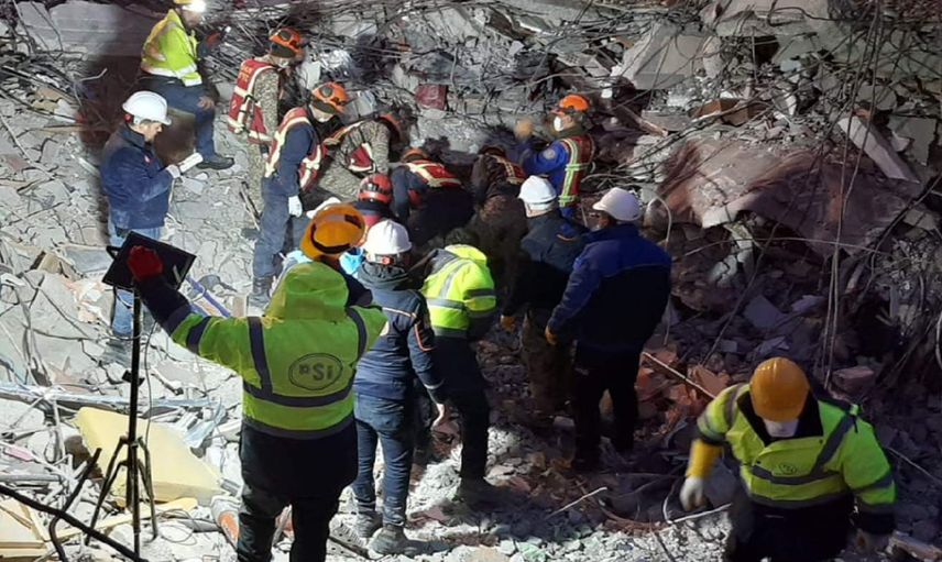 Asrın felaketinde sekizinci gün: Mucize kurtuluşlar devam ediyor