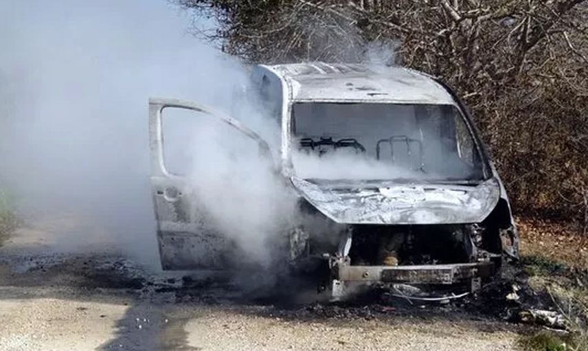 Ateşin Üzerine Aracını Park Etti: Araba Kullanılmaz Hale Geldi