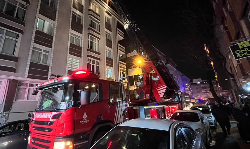 Avcılar'da 6 katlı binada yangın çıktı: Olay yerine birçok ekip sevk edildi
