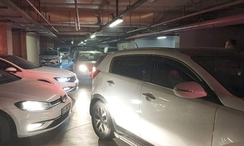 AVM otoparkında korku dolu anlar: Vatandaşlar içeride mahsur kaldı