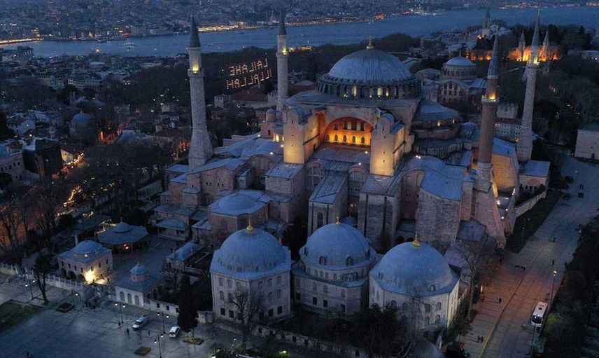 Ayasofya Camii'nde teravih namazı kılındı: 88 yıl sonra bir ilk