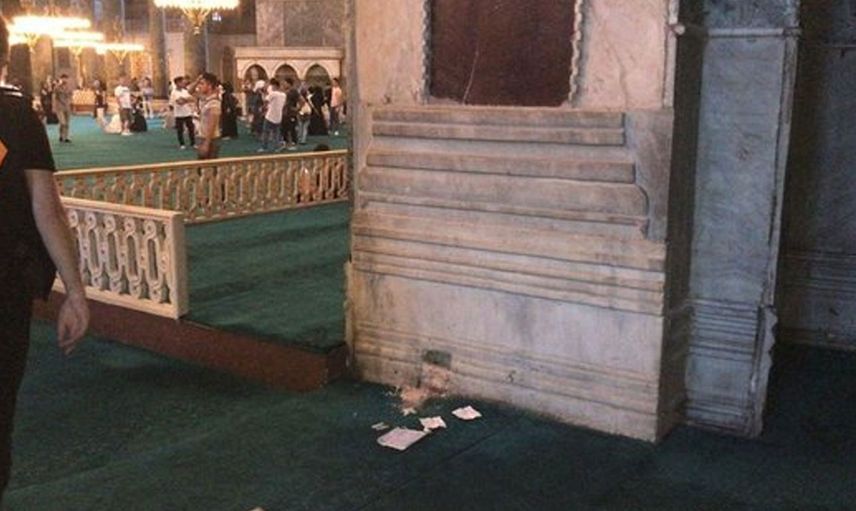 Ayasofya Camii’nden Çıkan Gizemli Kağıt Ekipleri Harekete Geçirdi