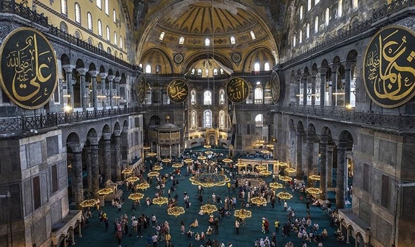 Ayasofya-i Kebir Cami-i Şerifi'ni bayramın ilk gününde 104 bin 325 kişinin akınına uğradı!