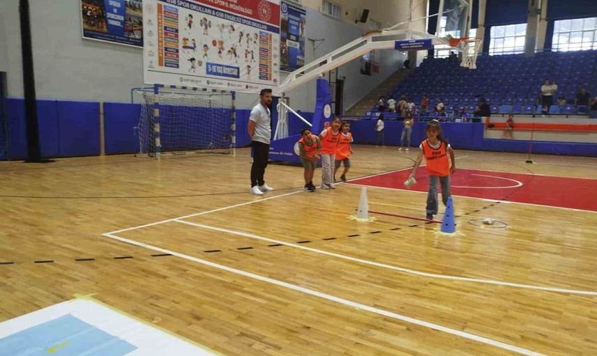 Aydın'da geleneksel çocuk oyunları şenliği gerçekleştirildi