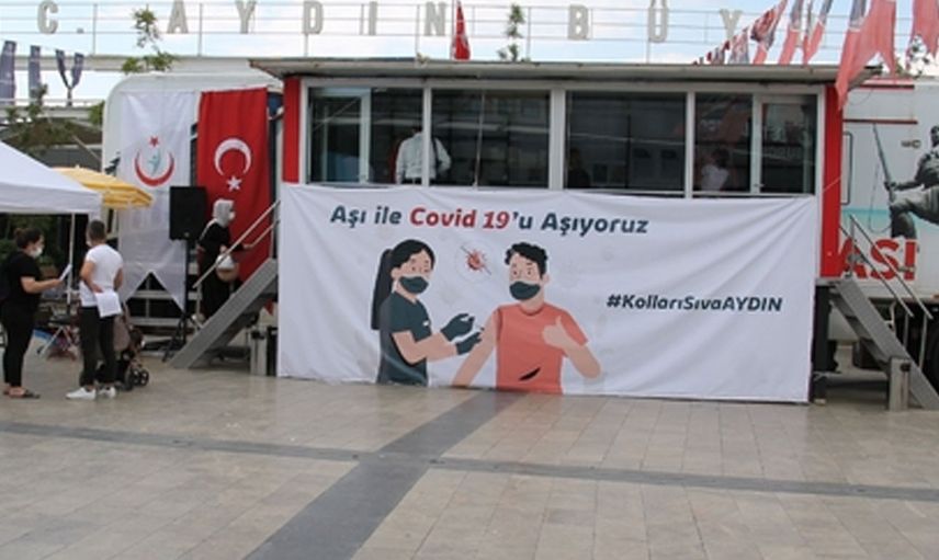 Aydın'da Mobil Aşı Tırı Tüm Şehri Gezerek Aşı Hizmeti Veriyor