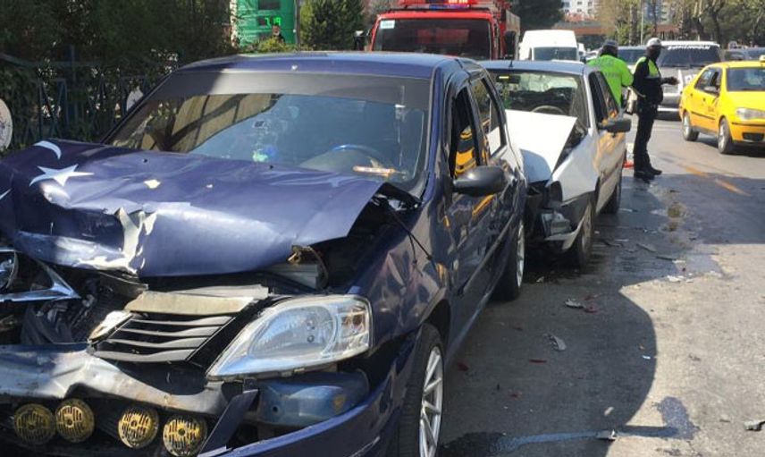 Aydın'da Zincirleme Trafik Kazası: 4 Yaralı