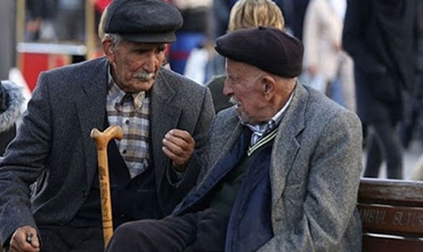 AYM'den Yaşlılık Aylığı Kararı: İşten Ayrılmak Gerekmeyecek