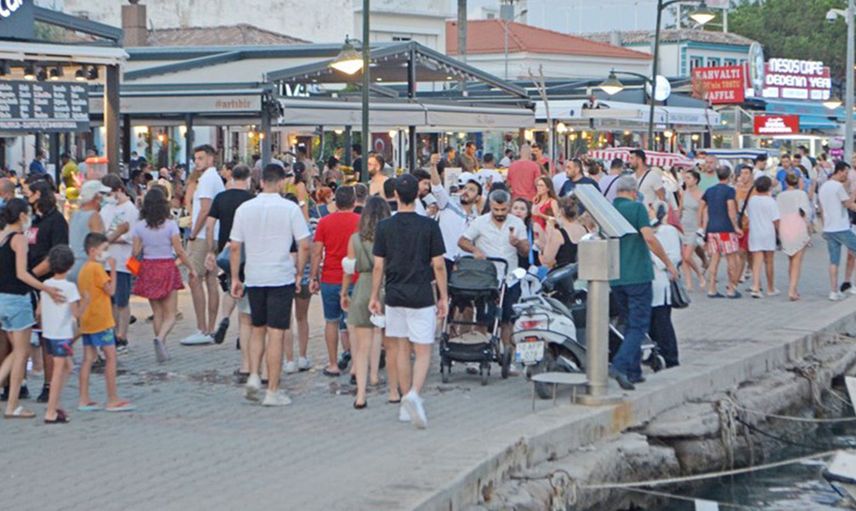 Ayvalık’ta Tatilci Akını! Girişler Durdu