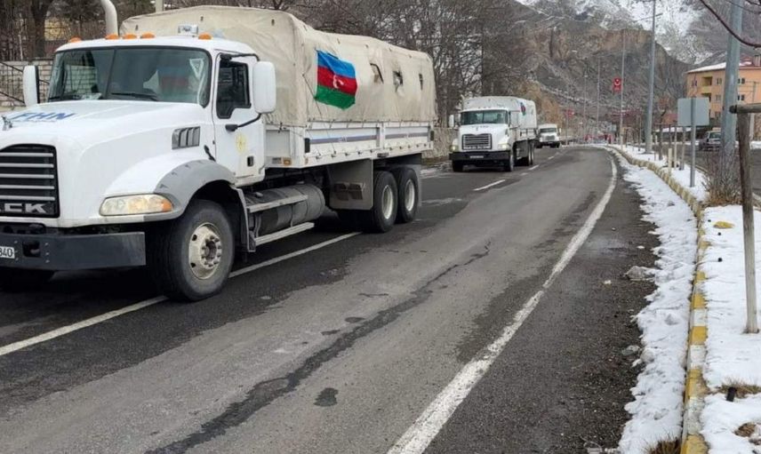 Azerbaycan yardım seline devam ediyor: 14 araçlık konvoy deprem bölgesine ulaştı