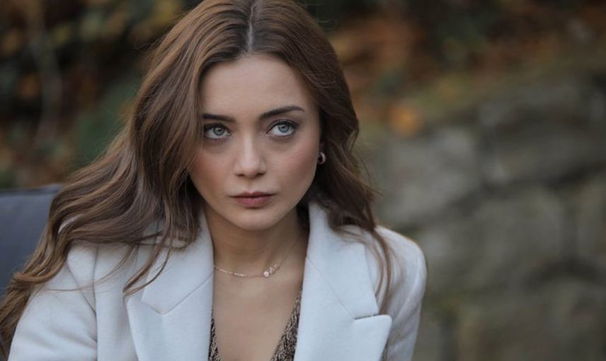 Aziz dizisinin Dilruba'sı Damla Sönmez ünlü şarkıcı Murat Boz'la aşk yaşadığı iddialarına itiraf gibi yanıt verdi