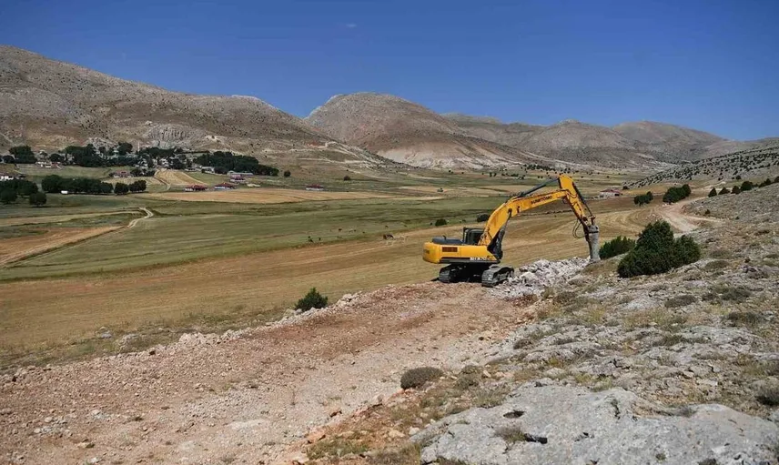 Kayseri'de kırsal ulaşım projesi: Çavdar-Kırkgeçit yolu asfaltlanıyor