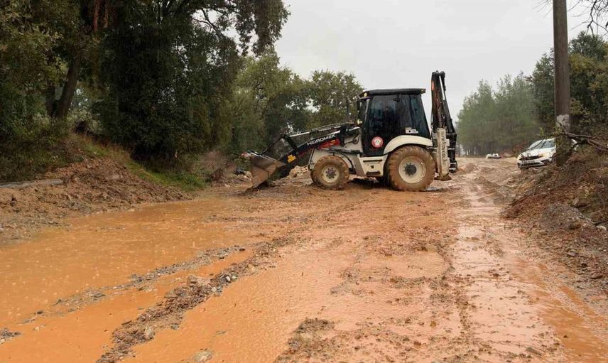 Menteşe'de başkan, yağış sonrası mahallelerdeki sıkıntıları yerinde inceledi