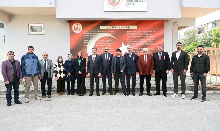 Vali baruş'tan anlamlı ziyaret: Şehit aileleri ve gaziler her zaman başımızın tacıdır