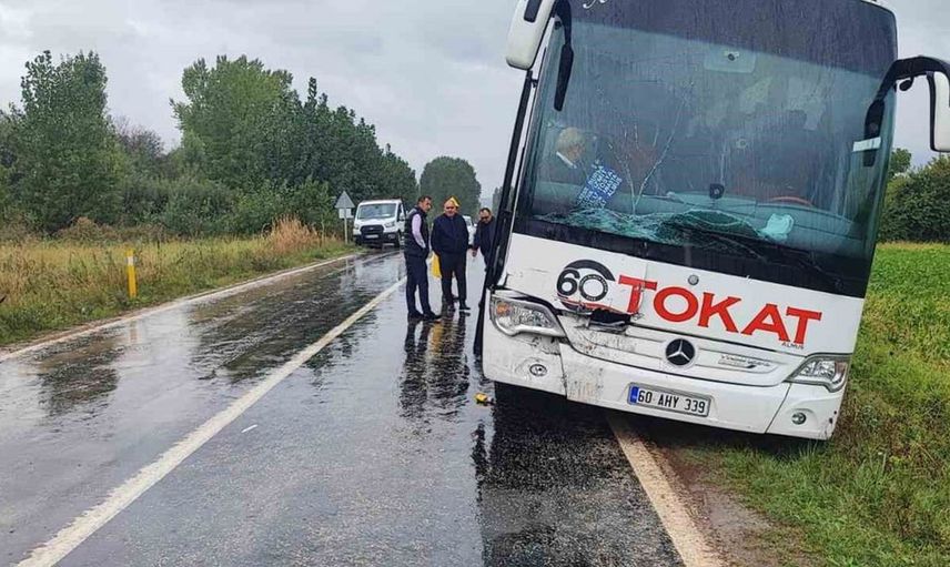 Tokat'ta otobüs ve kamyon çarpıştı: 1 ağır yaralı