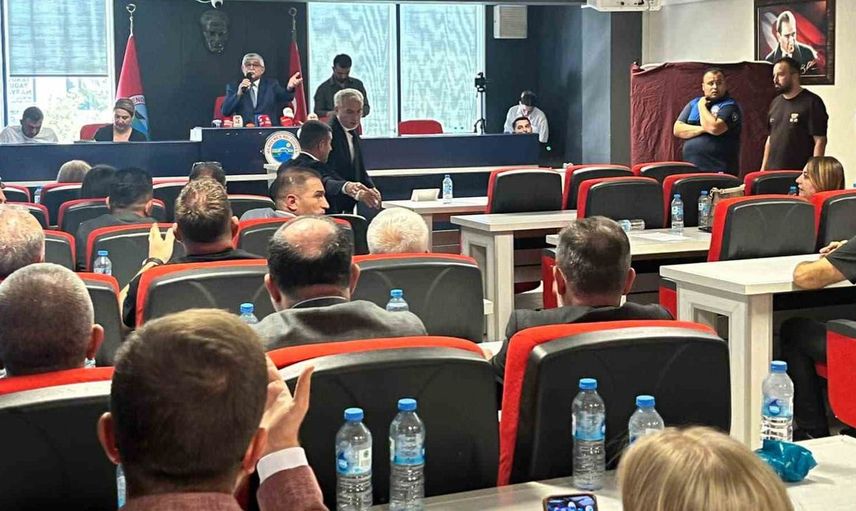 Menderes Belediyesi başkan vekilliği seçiminde gergin anlar yaşandı