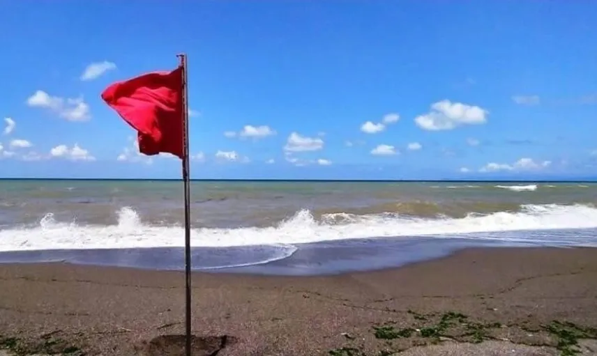 Olumsuz hava koşulları nedeniyle Akçakoca’da deniz girişi yasaklandı