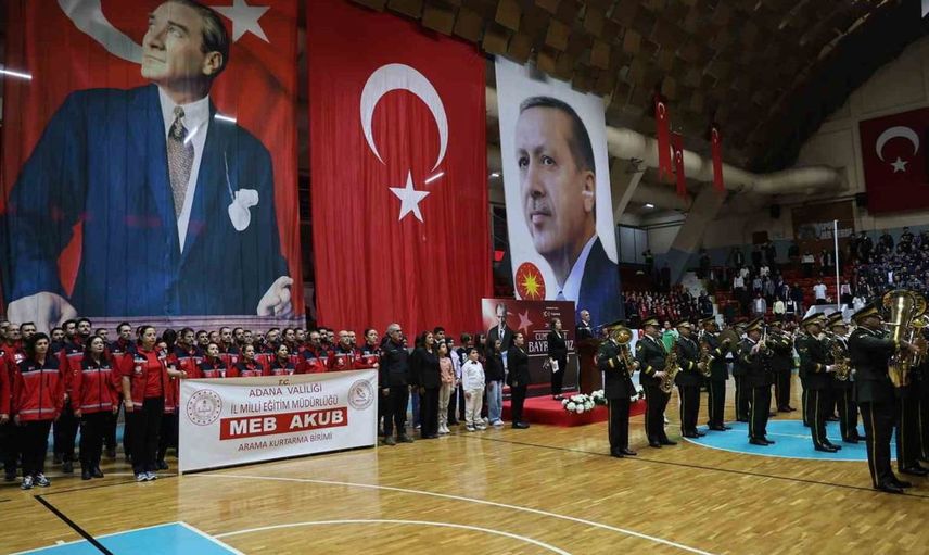 Cumhuriyet bayramı coşkusunu Adana’da yaşandı