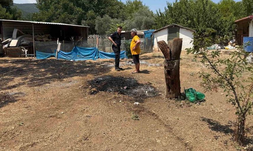 Menteşe'de evin bahçesinde çıkan ot yangını paniğe neden oldu