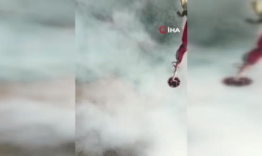 Akhisar'da orman yangınına hava ve kara müdahalesi sürüyor