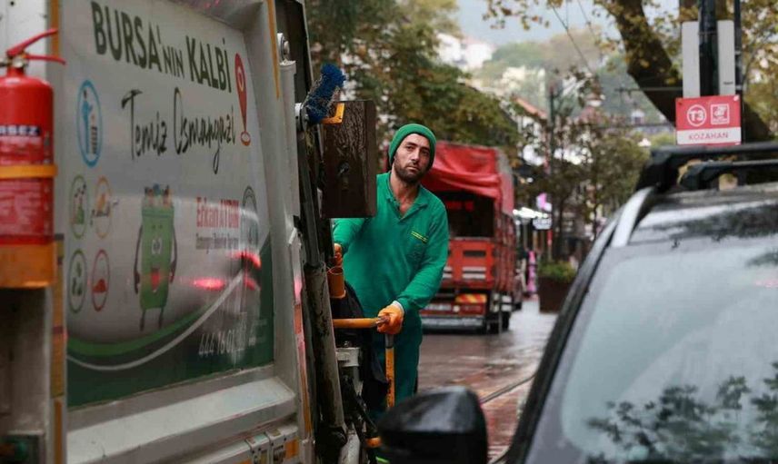 Osmangazi'de temizlik çalışmaları kesintisiz sürüyor