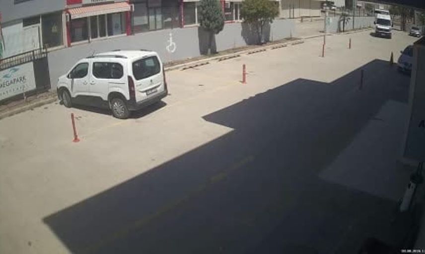 Kalbi duran hasta, yaşamını kurtaran doktora çiçekle teşekkür etti