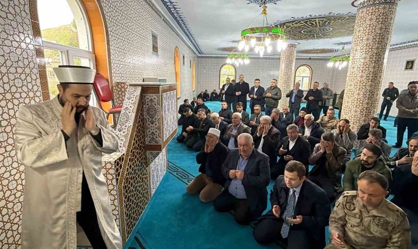 Tatvan'da hayırseverlerin katkısıyla yeni cami ibadete açıldı