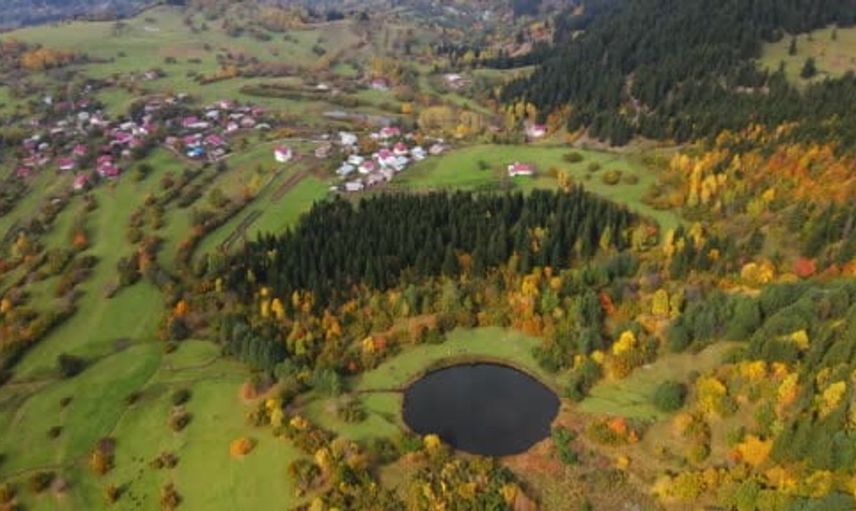 Sonbaharın renkleri artvin’deki gölde hayat buldu
