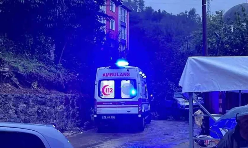 Giresun'da etkili sağanak yağış ulaşımı olumsuz etkiledi