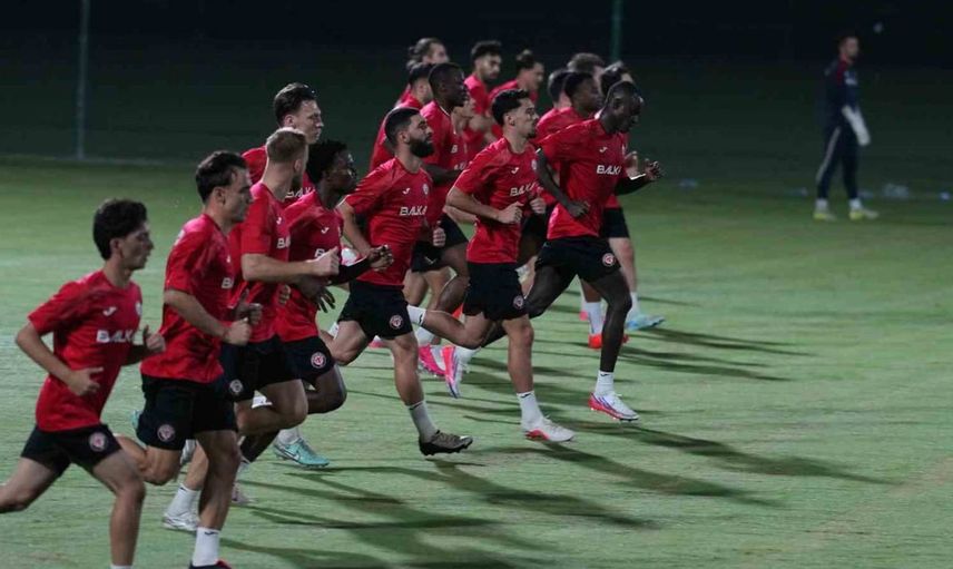 Burak Yılmaz, Çorum FK'nın başında ilk antrenmanına çıktı