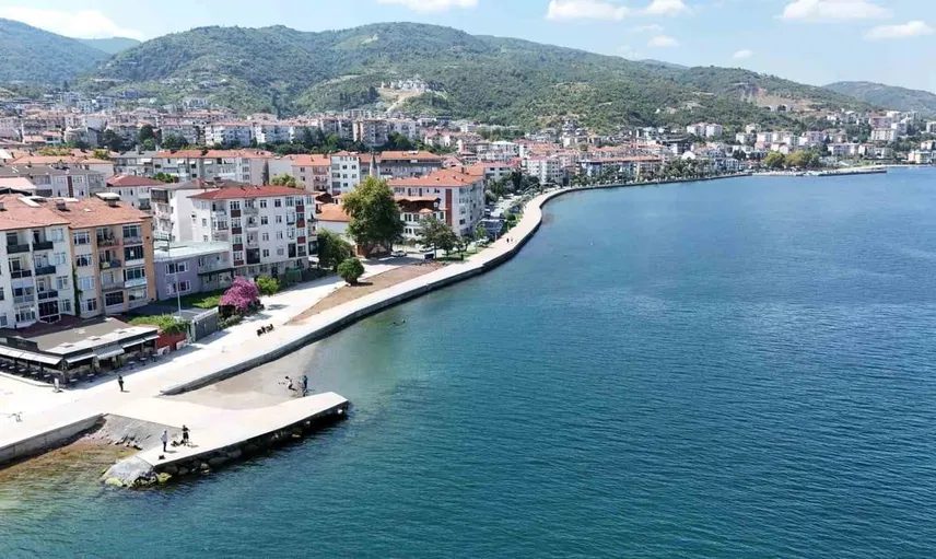 Gölcük'te fırtına öncesi tedbir: 200 metrelik dalgakıran tamamlandı