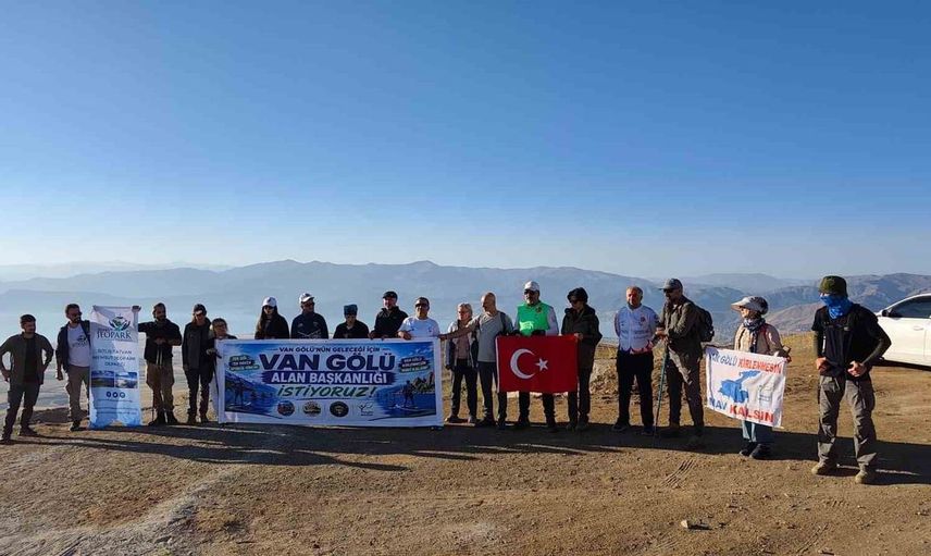 Doğaseverler, nemrut kalderası'nda geleneksel yürüyüşe katıldı