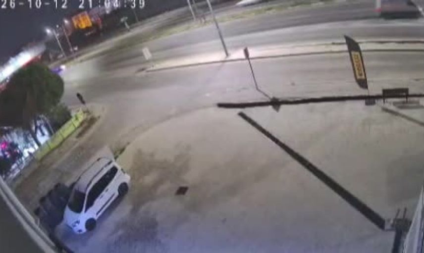 Bandırma'da otomobil kontrolden çıkarak refüje çarptı: 1 kişi yaralandı