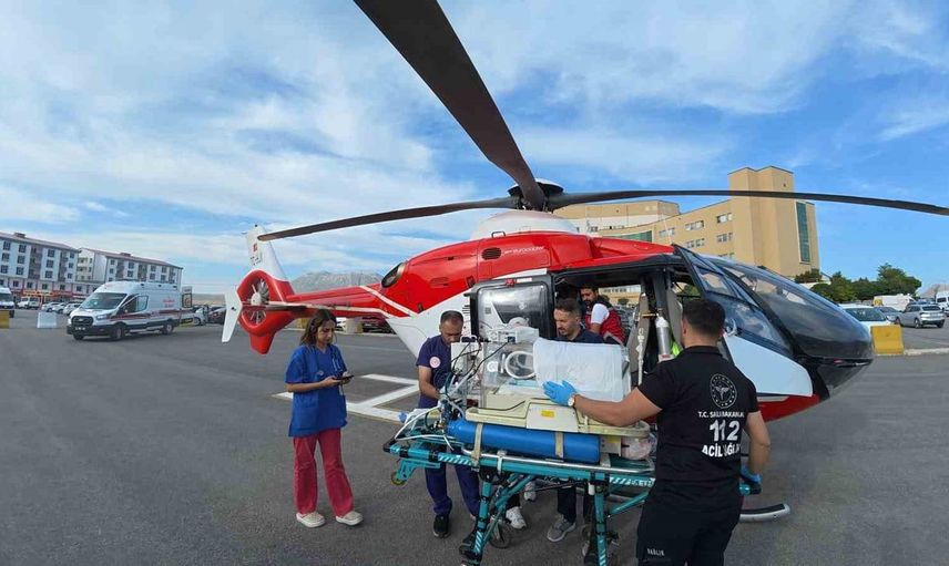 Bitlis'te doğan bebek, helikopter ambulansla Van'a ulaştırıldı