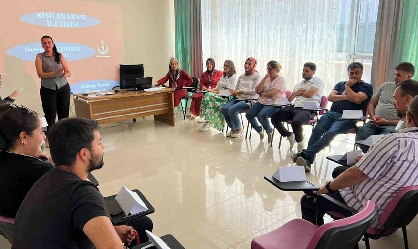Gölbaşı Devlet Hastanesi'nde iletişim eğitimi verildi