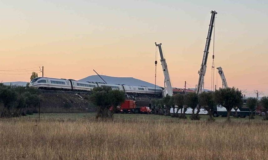 İspanya'daki tren kazasında can kaybı artıyor: 69 ölü, 98 yaralı