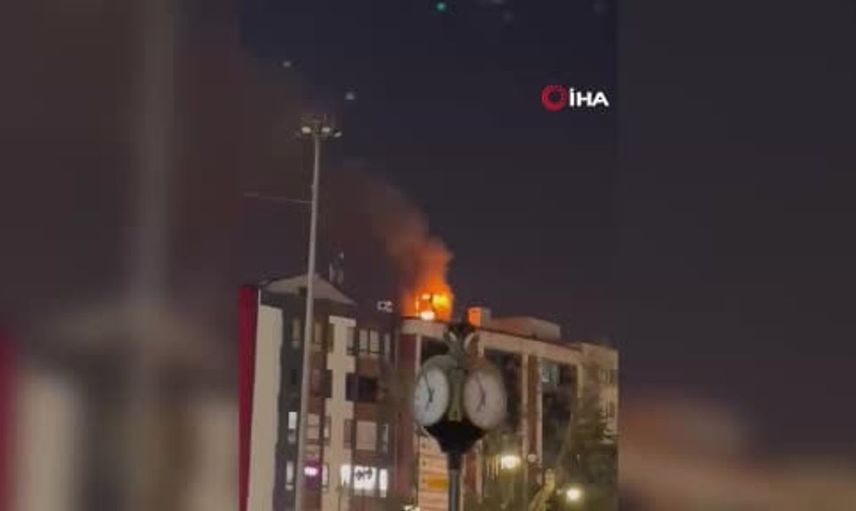 Gaziosmanpaşa'daki alışveriş merkezinde yangın paniği