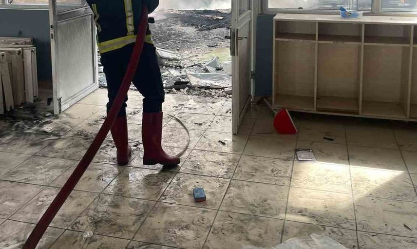 Van'daki spor merkezinde yıkım sırasında yangın paniği