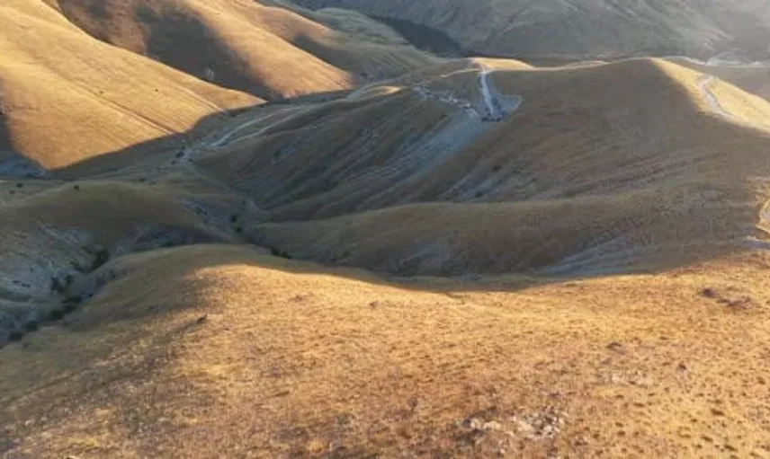 Elazığ'da minibüsün uçuruma yuvarlanması sonrası kurtarma çalışmaları havadan görüntülendi