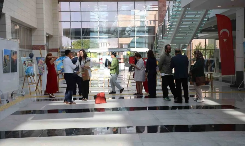 Kapadokya'da Türk dünyası ressamları buluştu