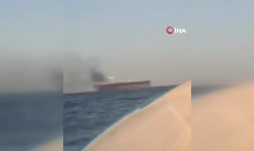 Hürmüz Boğazı’nda yasak bölgeyi geçen tanker yangın çıkardı