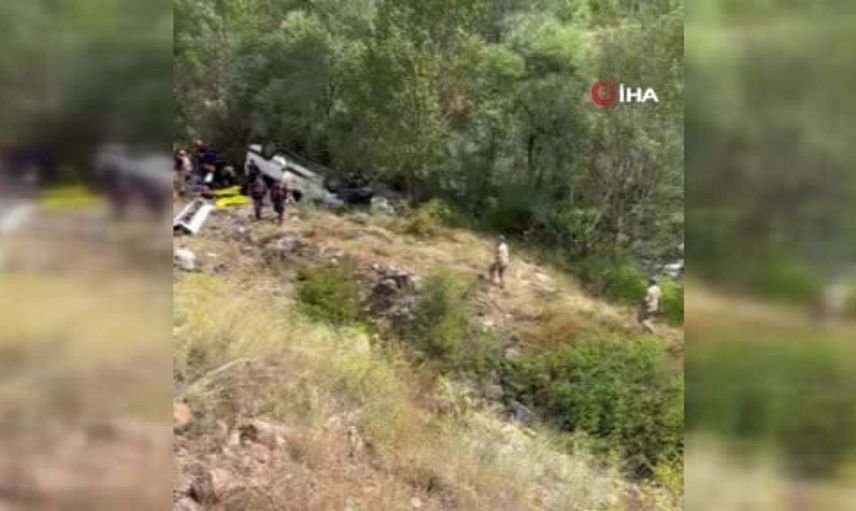 Sivas'ta minibüsün şarampole devrilmesi sonucu 10 kişi yaralandı
