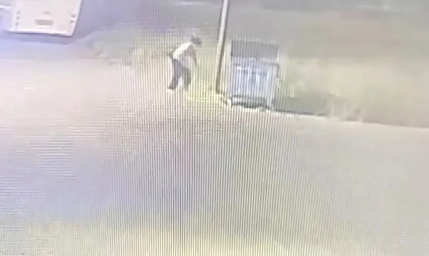 Kırşehir'de yangın çıkaran kadın itfaiyeyi izledi
