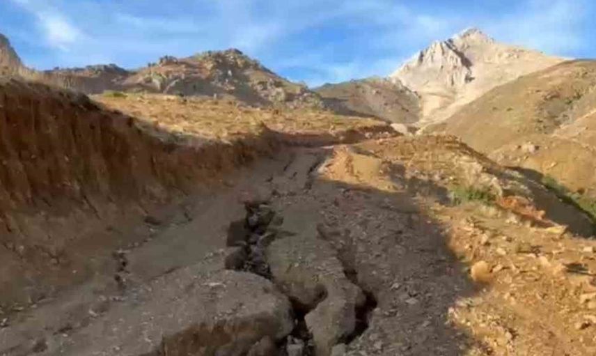 Elazığ'daki sel felaketi yayla yolunu tehdit ediyor