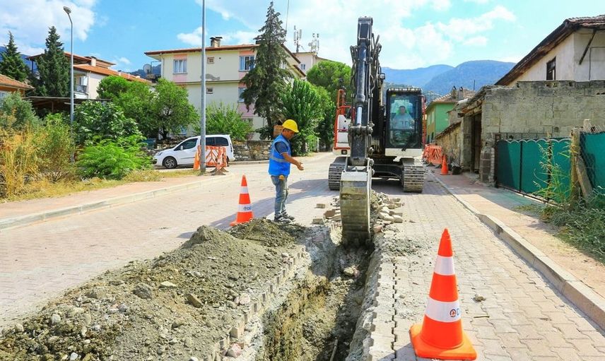 Honaz'da asbestli su hatları modern hale getiriliyor