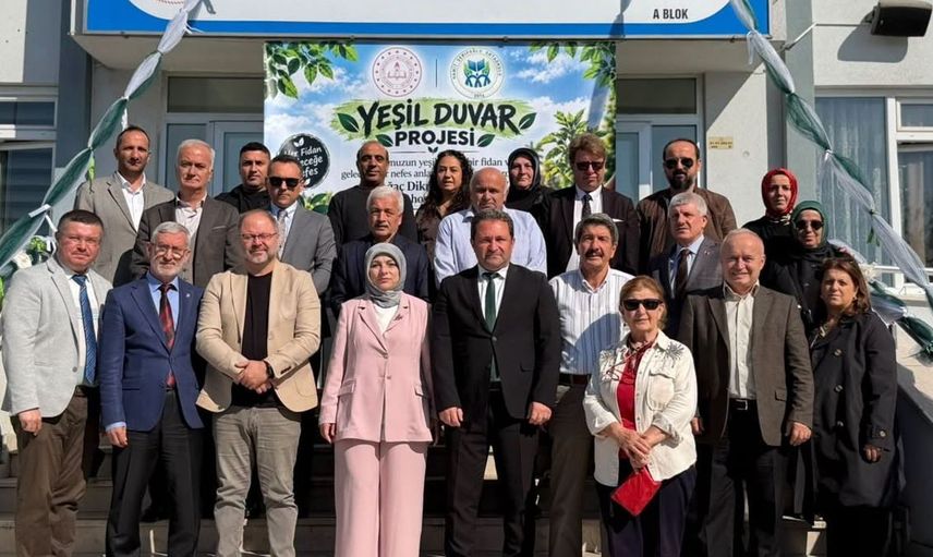 Düzce'de öğrenciler için yeşil alan oluşturuldu: Yeşil Duvar Projesi tamamlandı
